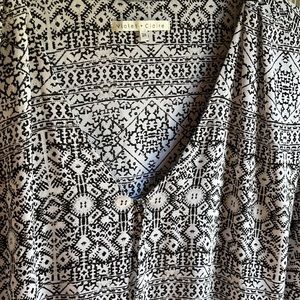NWOT VIOLET + CLAIRE BLACK AND WHITE PRINT SLEEVELESS BLOUSE SZ 2X